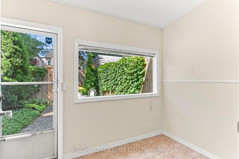 Photo 13 at 276 Robert Street, University, Toronto