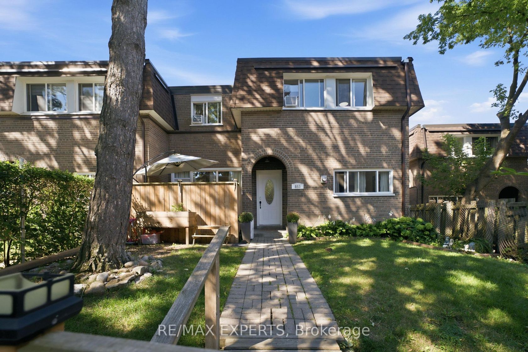 853 - 30 Tandridge Crescent, Old Rexdale, Toronto photo number 2