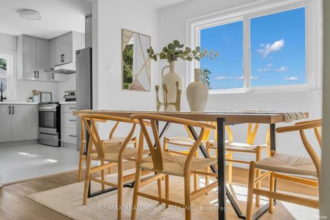 Photo 3 at 11 Harrow Drive, Amesbury, Toronto