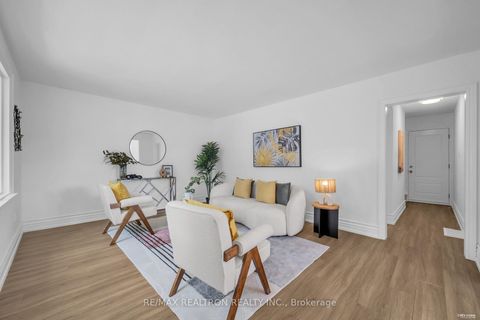 Photo 4 at 11 Harrow Drive, Amesbury, Toronto