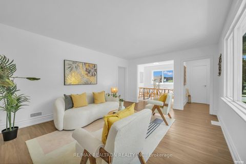 Photo 6 at 11 Harrow Drive, Amesbury, Toronto