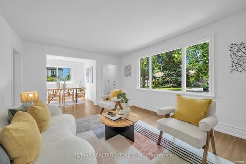 Photo 7 at 11 Harrow Drive, Amesbury, Toronto