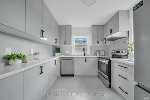 Photo 12 at 11 Harrow Drive, Amesbury, Toronto