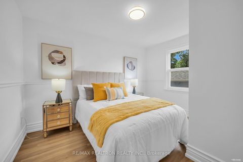 Photo 16 at 11 Harrow Drive, Amesbury, Toronto