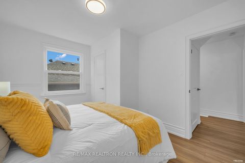Photo 17 at 11 Harrow Drive, Amesbury, Toronto