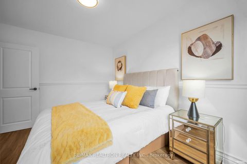 Photo 18 at 11 Harrow Drive, Amesbury, Toronto