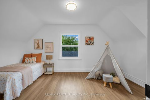 Photo 21 at 11 Harrow Drive, Amesbury, Toronto