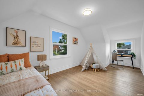 Photo 22 at 11 Harrow Drive, Amesbury, Toronto