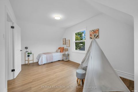 Photo 23 at 11 Harrow Drive, Amesbury, Toronto