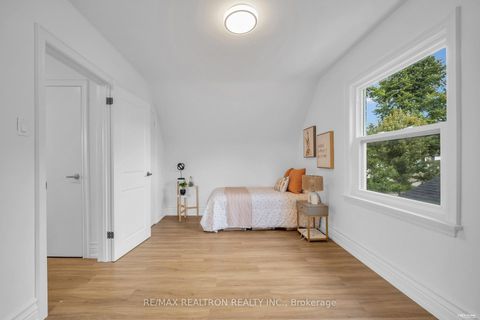 Photo 25 at 11 Harrow Drive, Amesbury, Toronto