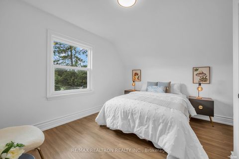 Photo 26 at 11 Harrow Drive, Amesbury, Toronto
