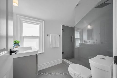 Photo 30 at 11 Harrow Drive, Amesbury, Toronto