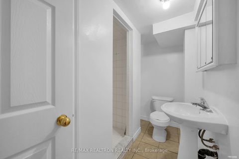 Photo 34 at 11 Harrow Drive, Amesbury, Toronto