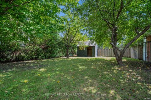 Photo 35 at 11 Harrow Drive, Amesbury, Toronto