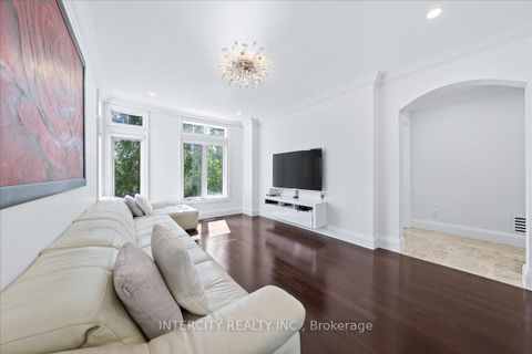 Photo 8 at 102 Cook's Mill Crescent, Patterson, Vaughan