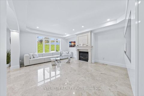 Photo 10 at 102 Cook's Mill Crescent, Patterson, Vaughan
