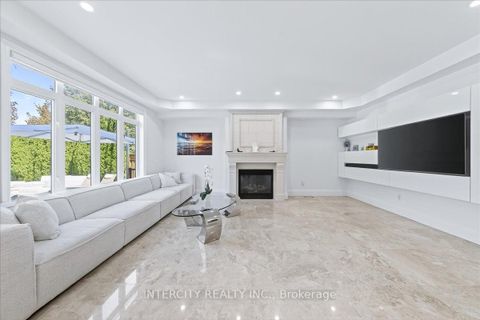 Photo 12 at 102 Cook's Mill Crescent, Patterson, Vaughan
