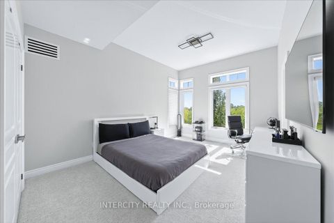 Photo 31 at 102 Cook's Mill Crescent, Patterson, Vaughan
