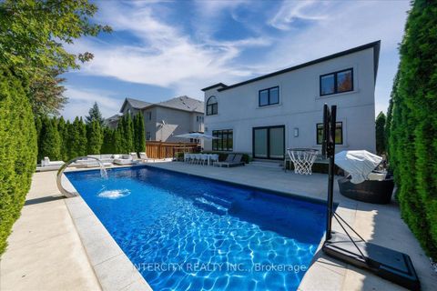 Photo 48 at 102 Cook's Mill Crescent, Patterson, Vaughan
