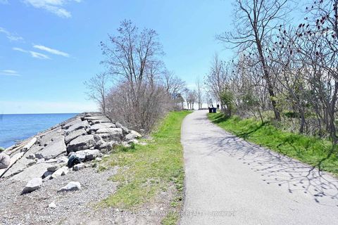 Photo 32 at 120 Winter Gardens Trail, Rouge E10, Toronto