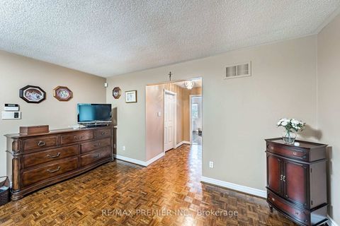 Photo 32 at 104 Cartwright Boulevard, East Woodbridge, Vaughan