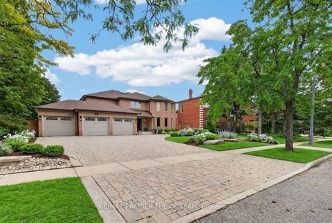 Photo 1 at 155 Dianawood Ridge, East Woodbridge, Vaughan