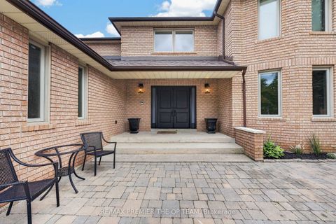 Photo 2 at 155 Dianawood Ridge, East Woodbridge, Vaughan