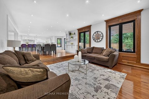 Photo 3 at 155 Dianawood Ridge, East Woodbridge, Vaughan