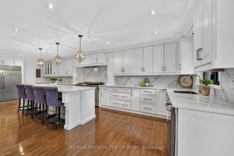 Photo 7 at 155 Dianawood Ridge, East Woodbridge, Vaughan