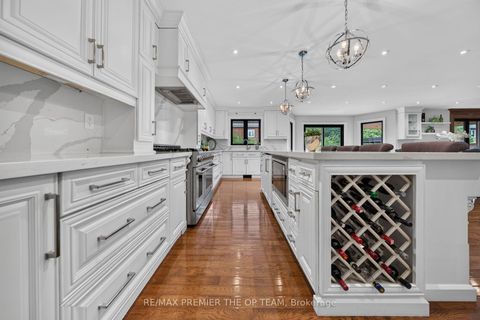 Photo 8 at 155 Dianawood Ridge, East Woodbridge, Vaughan