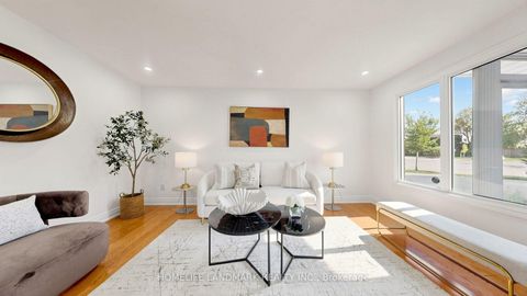 Photo 4 at 3 Montague Place, Steeles, Toronto