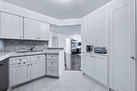Photo 12 at 1011 - 8501 Bayview Avenue, Doncrest, Richmond Hill