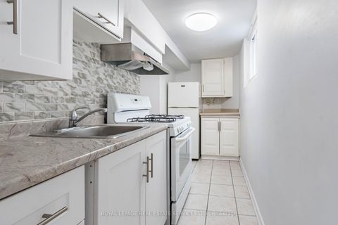 Photo 15 at 740 Lansdowne Avenue, Junction, Toronto