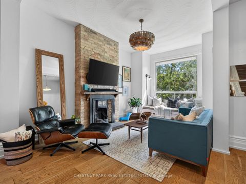 Photo 5 at 28 Robinson Street, Bellwoods, Toronto