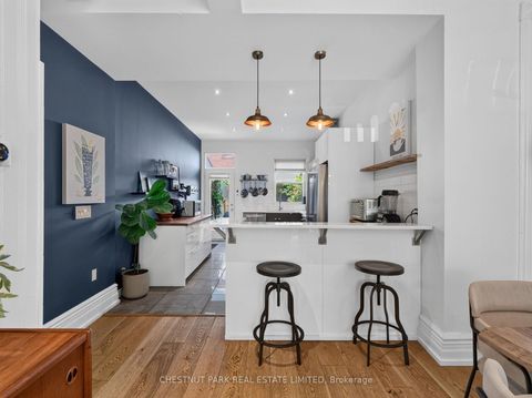 Photo 12 at 28 Robinson Street, Bellwoods, Toronto
