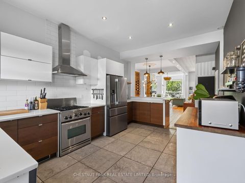 Photo 15 at 28 Robinson Street, Bellwoods, Toronto
