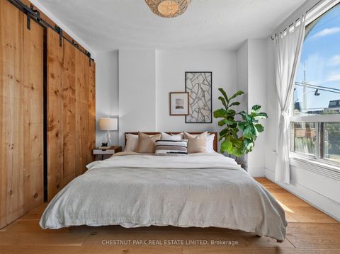 Photo 18 at 28 Robinson Street, Bellwoods, Toronto