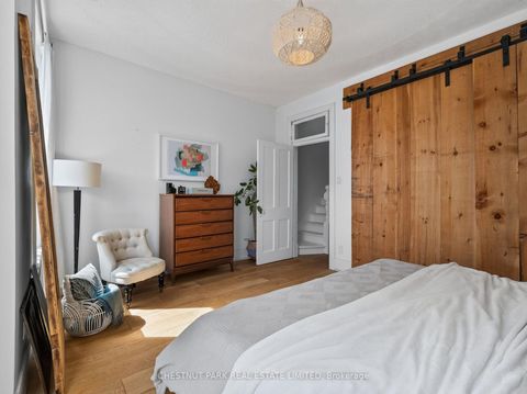 Photo 19 at 28 Robinson Street, Bellwoods, Toronto