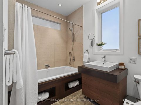 Photo 25 at 28 Robinson Street, Bellwoods, Toronto