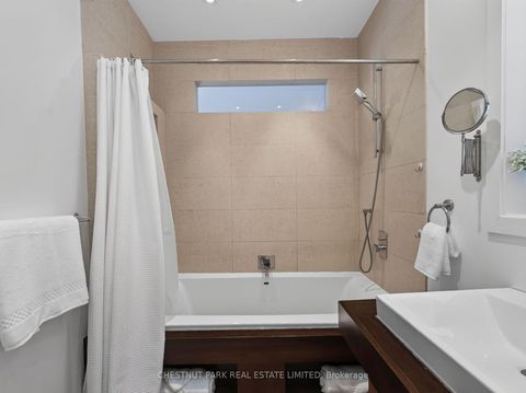 Photo 26 at 28 Robinson Street, Bellwoods, Toronto