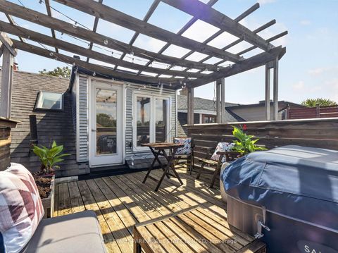 Photo 33 at 28 Robinson Street, Bellwoods, Toronto