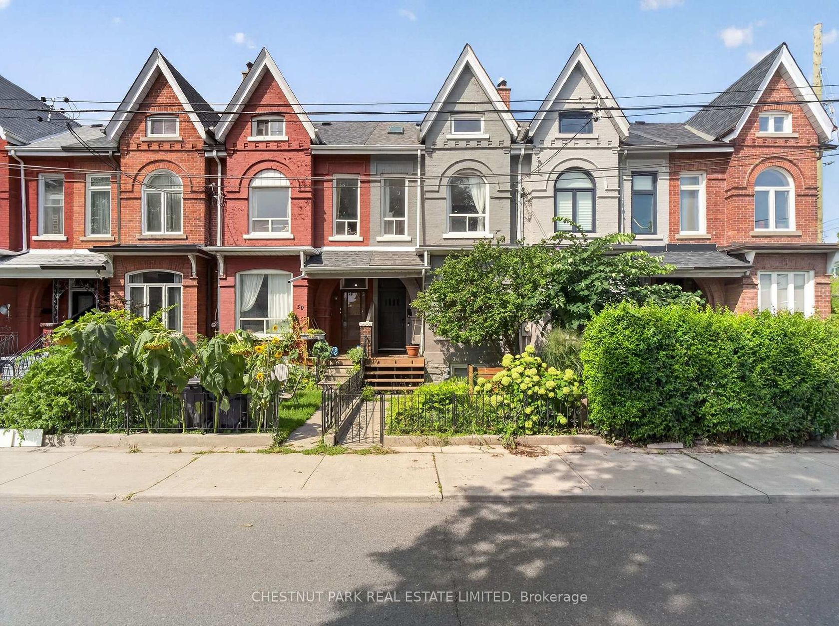 28 Robinson Street, Bellwoods, Toronto photo number 2