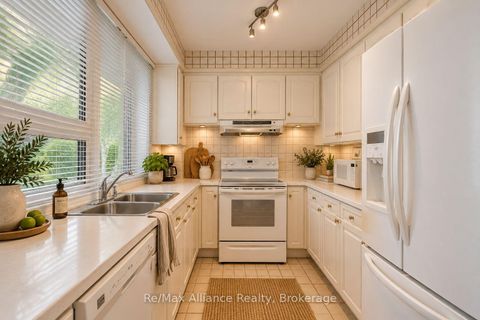 Photo 17 at 410 The Kingsway, Rosethorn, Toronto