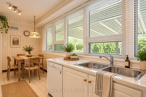 Photo 18 at 410 The Kingsway, Rosethorn, Toronto