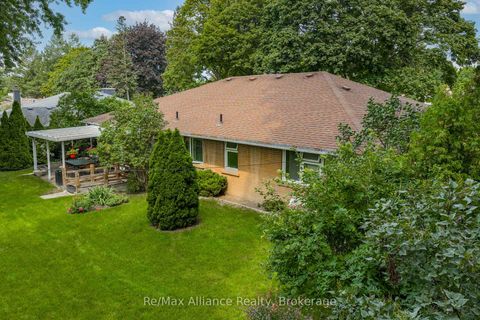 Photo 34 at 410 The Kingsway, Rosethorn, Toronto