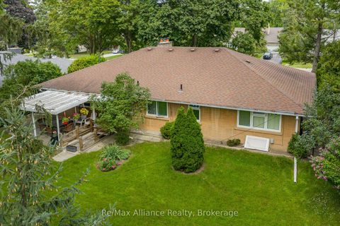 Photo 35 at 410 The Kingsway, Rosethorn, Toronto
