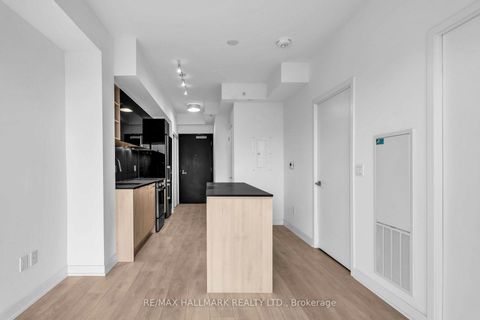 Photo 7 at 905 - 31 Tippett Road, Clanton Park, Toronto