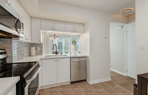 Photo 10 at 1011 - 5 Everson Drive, Willowdale East, Toronto