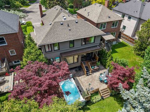 Photo 2 at 35 Belgrave Avenue, Nortown, Toronto