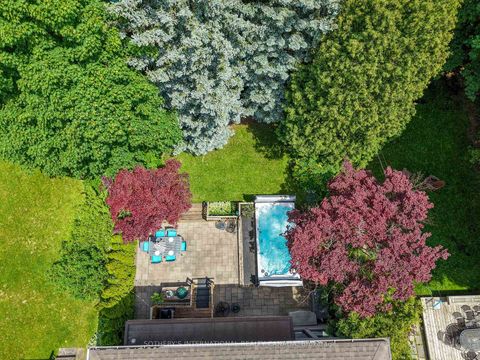 Photo 3 at 35 Belgrave Avenue, Nortown, Toronto